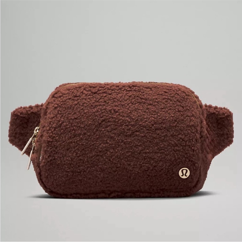 NWOT Lululemon Everywhere Fleece Belt Bag 2L Sherpa in Brown Earth/Gold
